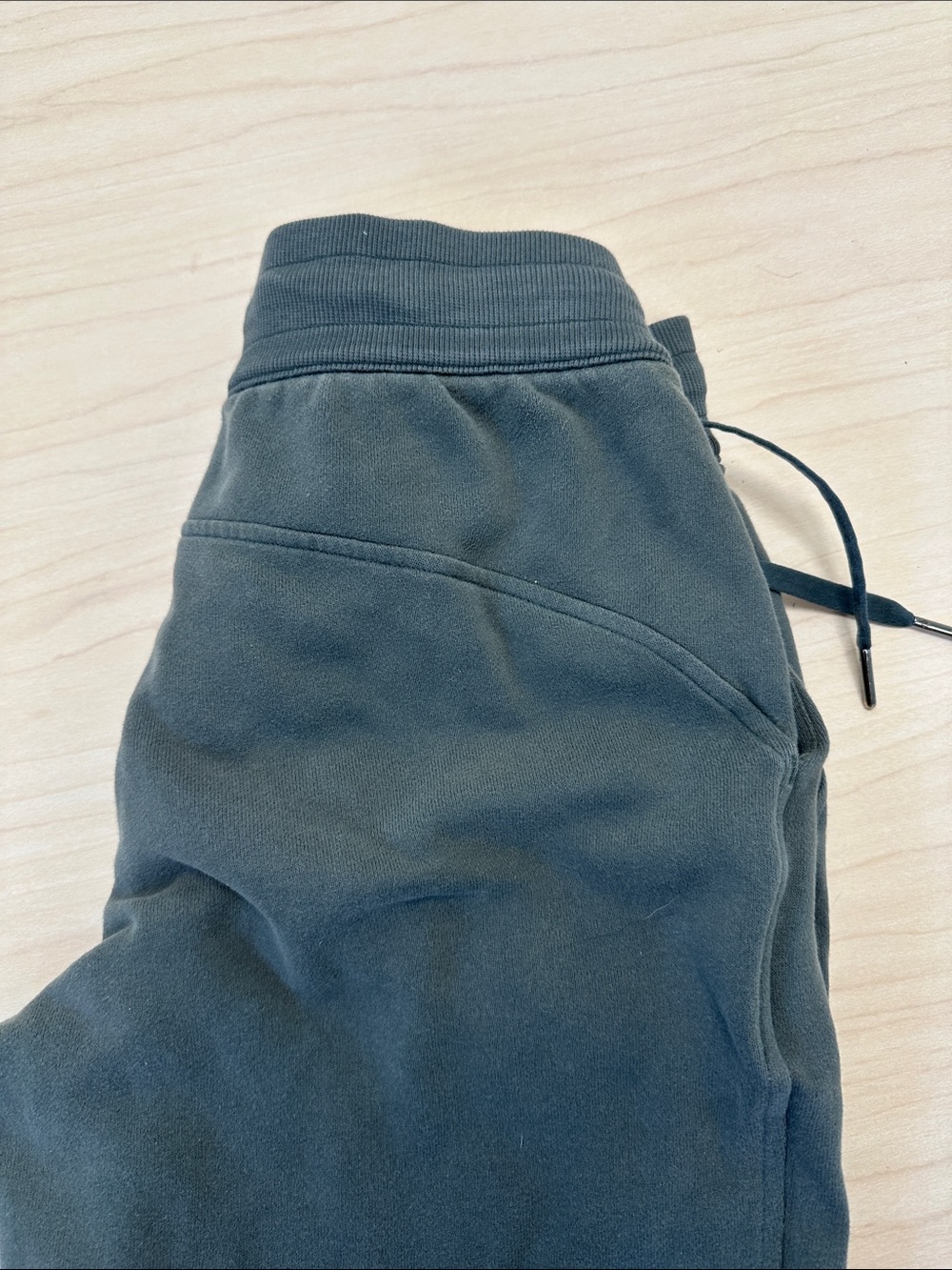 Lululemon olive green joggers size 6, drawstring waist, two front pockets - Picture 2 of 10